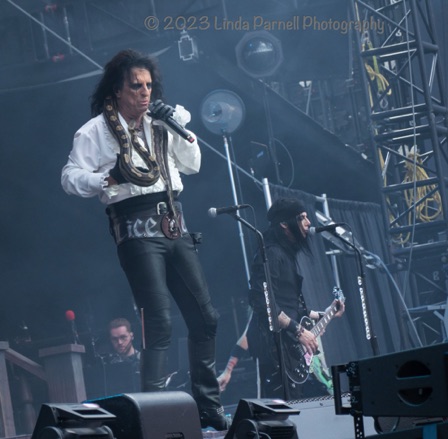The Stadium Tour, Con't with Alice Cooper, Def Leppard and Motley Crue8.8